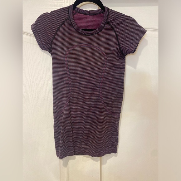 Small Lululemon Swiftly Tech Short Sleeve Crew - Picture 2 of 4